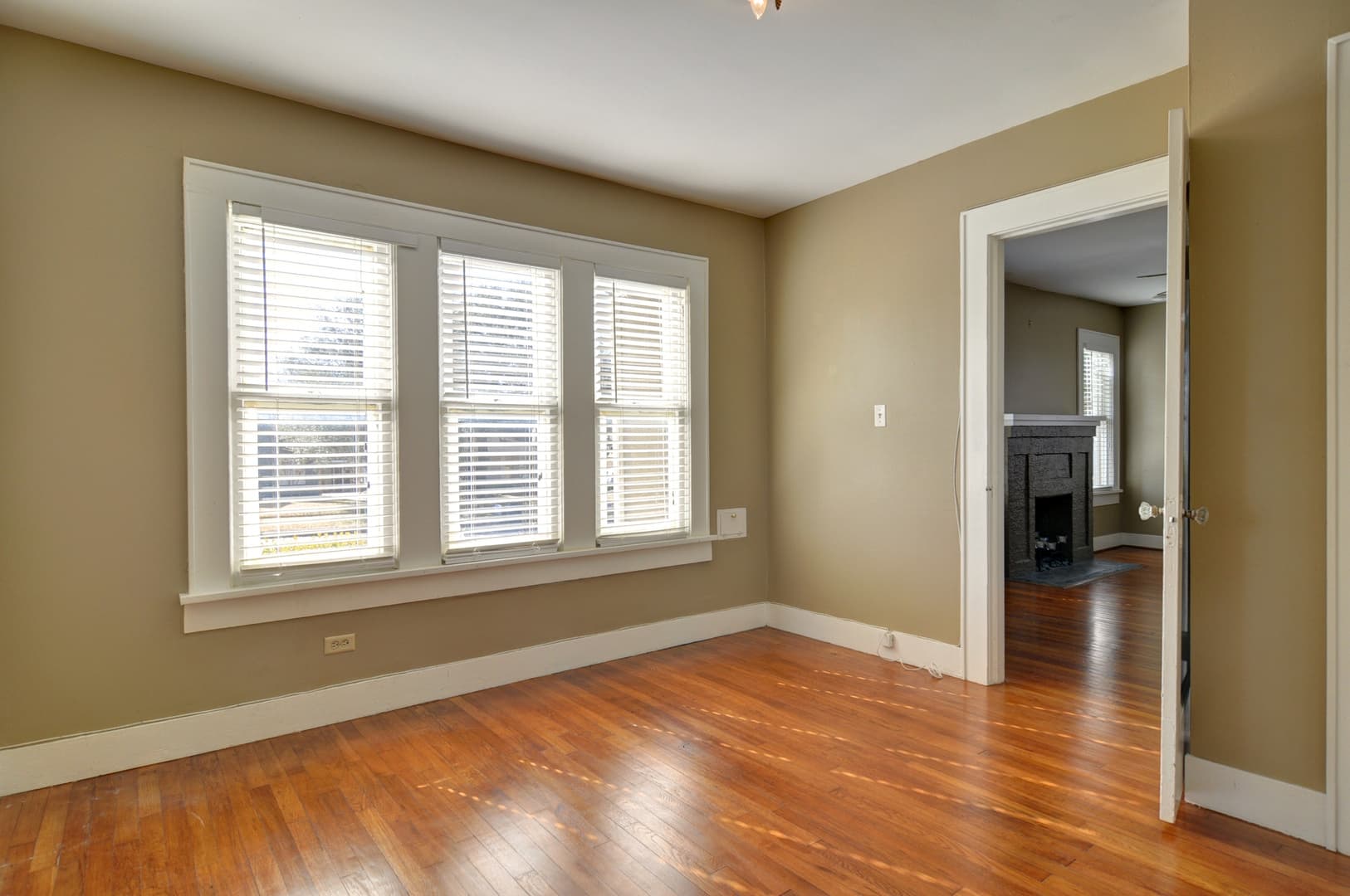 Fort Worth House: 4128 Pershing Ave