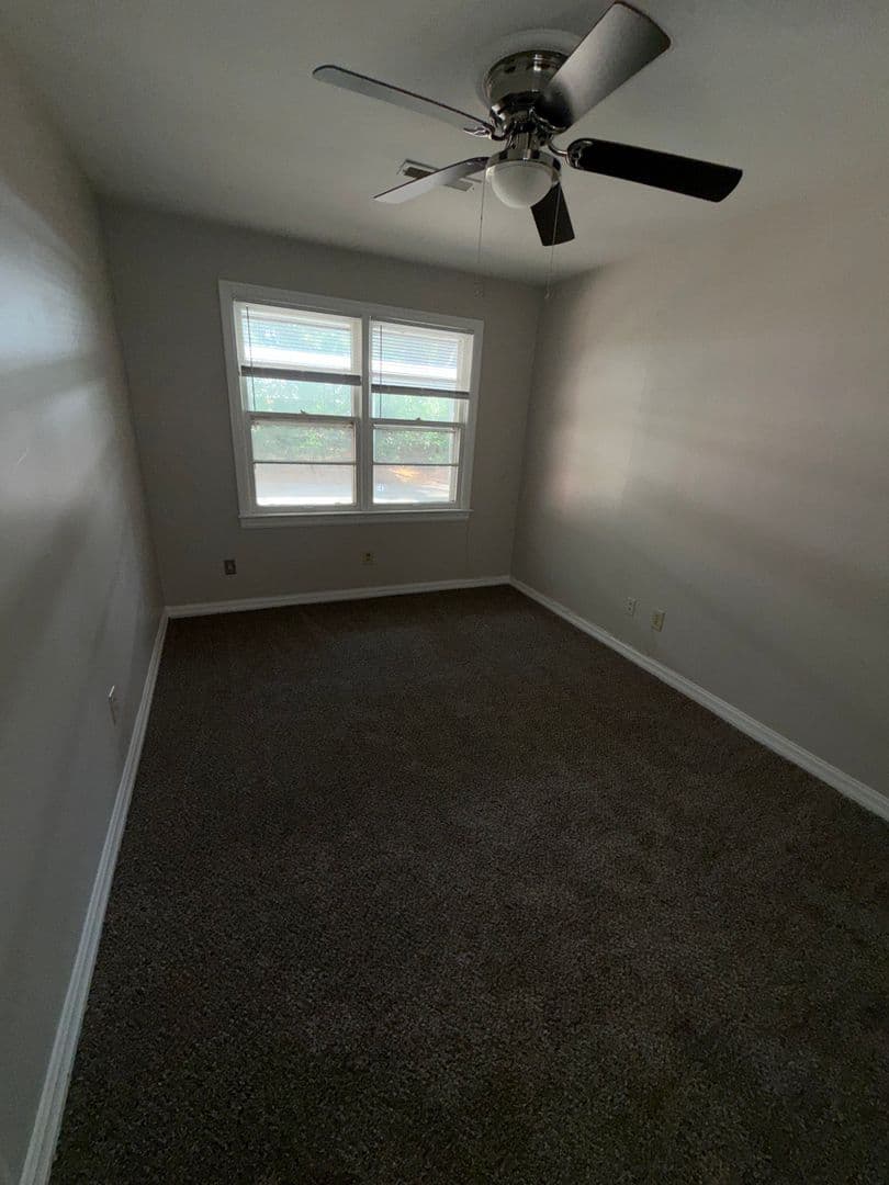 Florence Apartment: 1204 Graham Ave