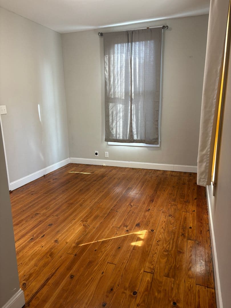 Florence Apartment: 102 W Lelia St