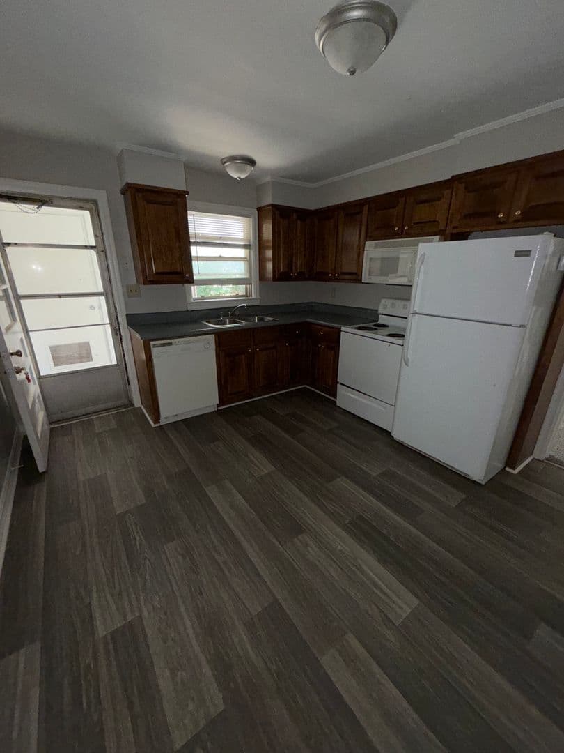 Florence Apartment: 1204 Graham Ave