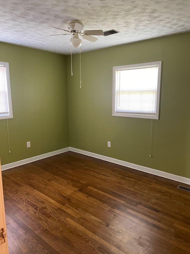 Muscle Shoals House: 1104 Waverly Ave  Muscle Shoals, AL 35661