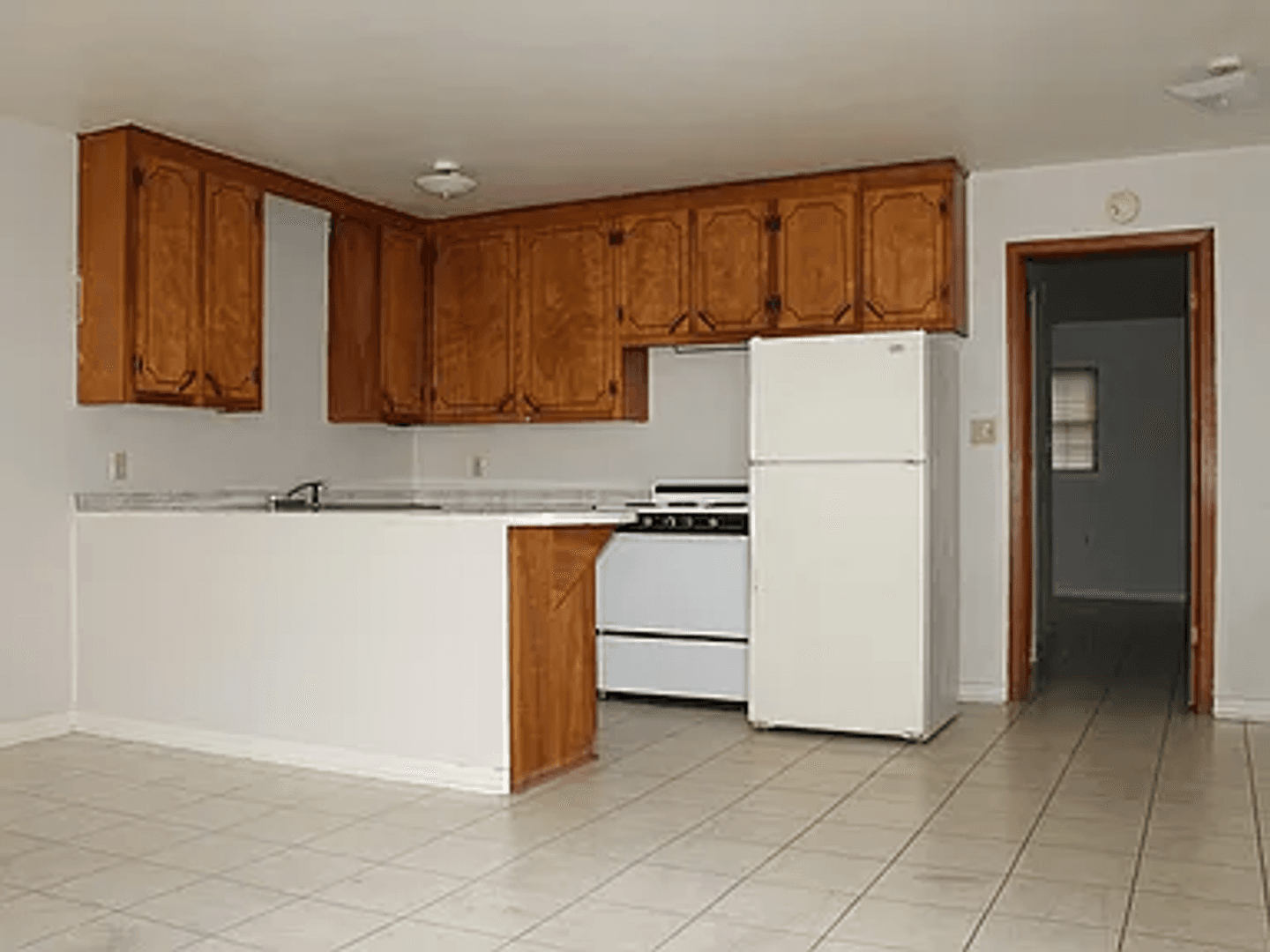 Florence Apartment: 604 N. Wood Avenue