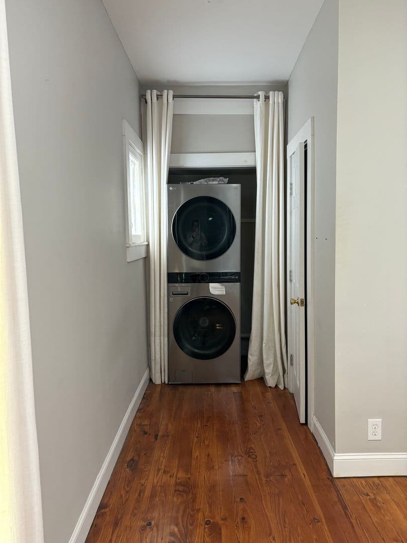 Florence Apartment: 102 W Lelia St