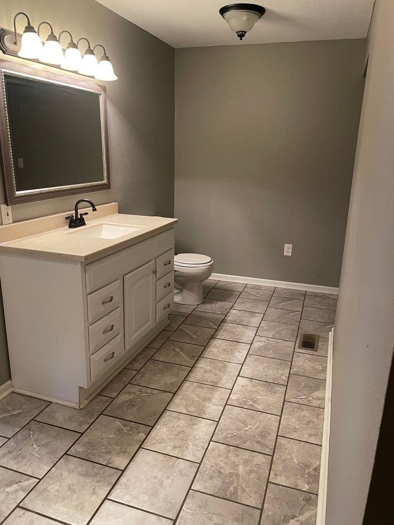 Muscle Shoals House: 1104 Waverly Ave  Muscle Shoals, AL 35661