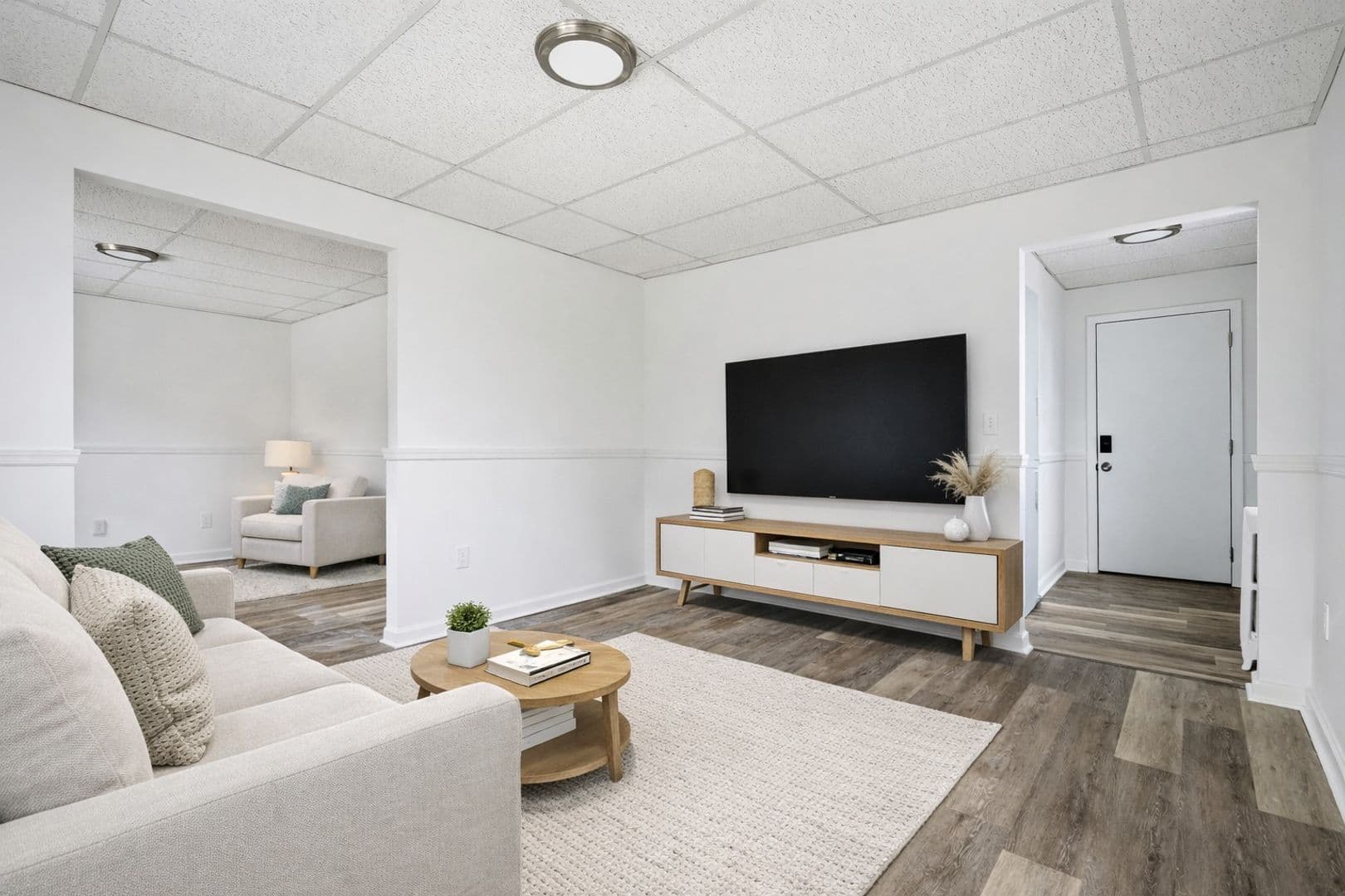 Homestead Apartment: 126 W 9th Avenue