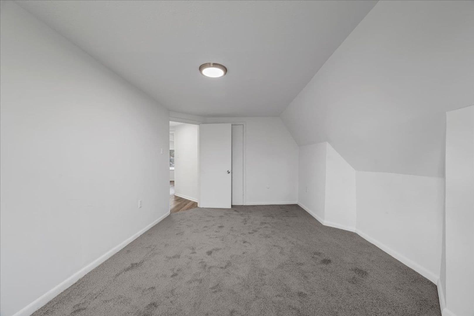 Pittsburgh Apartment: 612 North Saint Clair Street