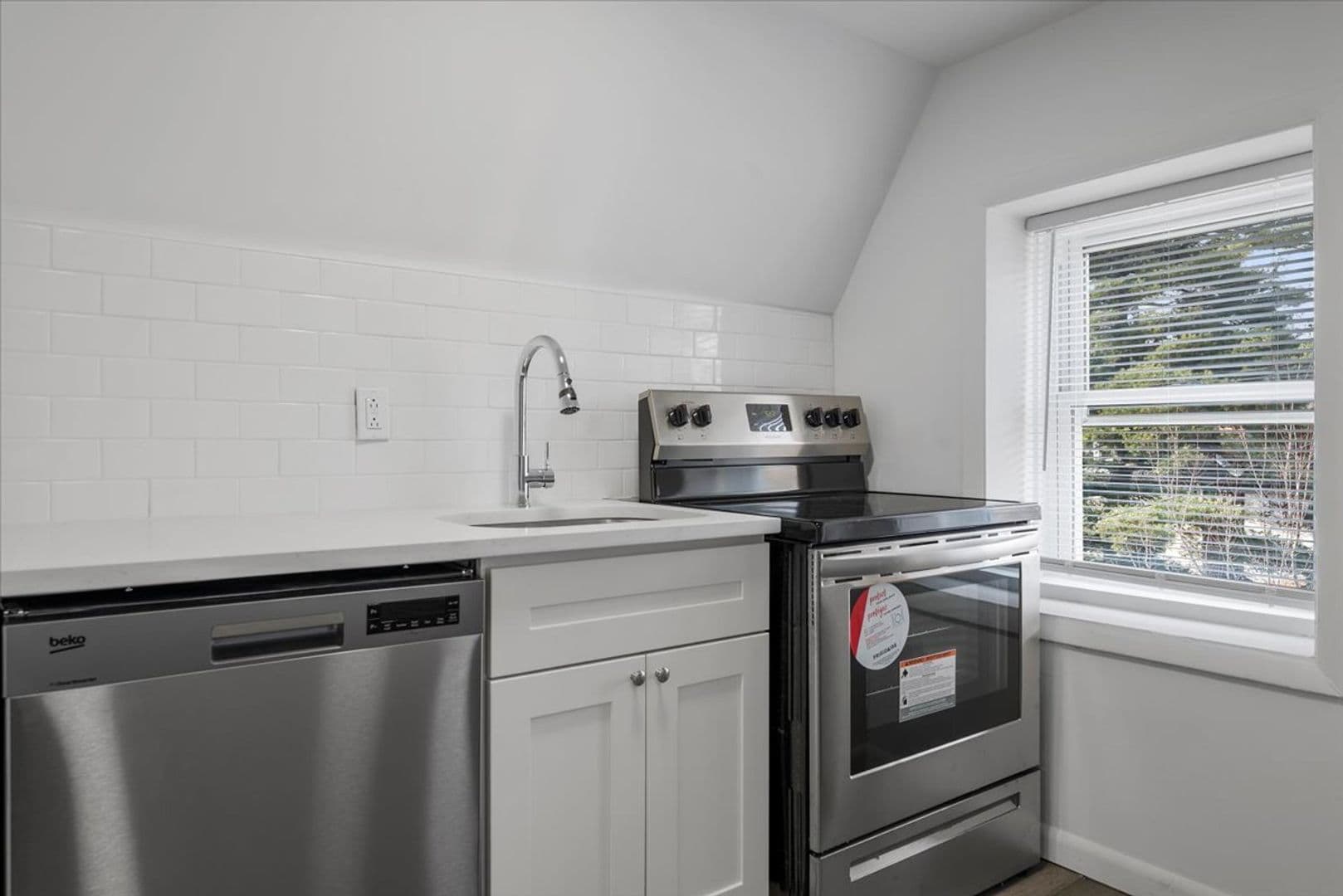Pittsburgh Apartment: 612 North Saint Clair Street