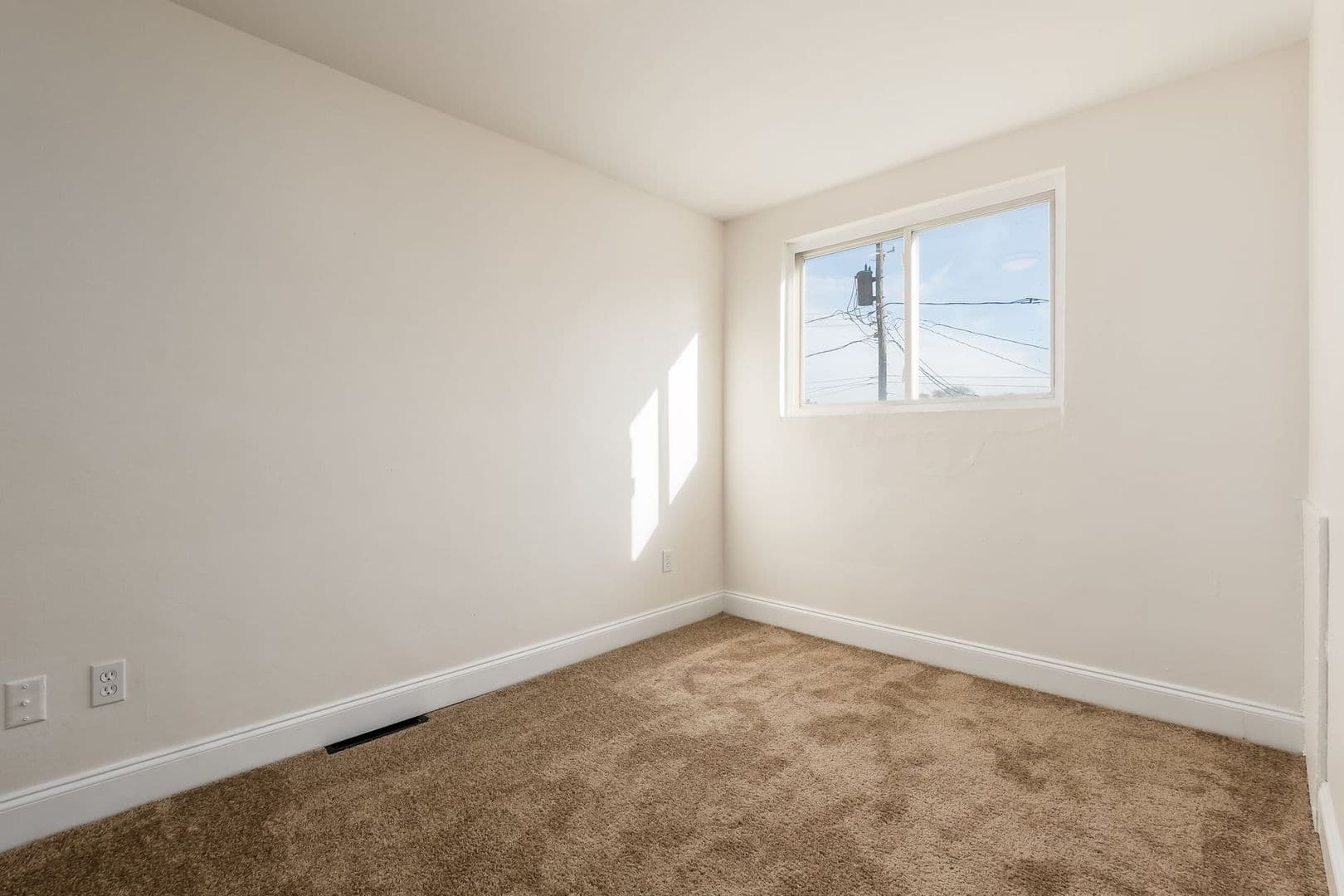Columbus Apartment: 835 East Mithoff Street