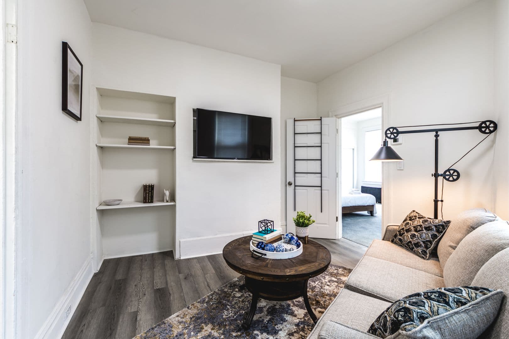 Pittsburgh Apartment: 4913 Yew Street