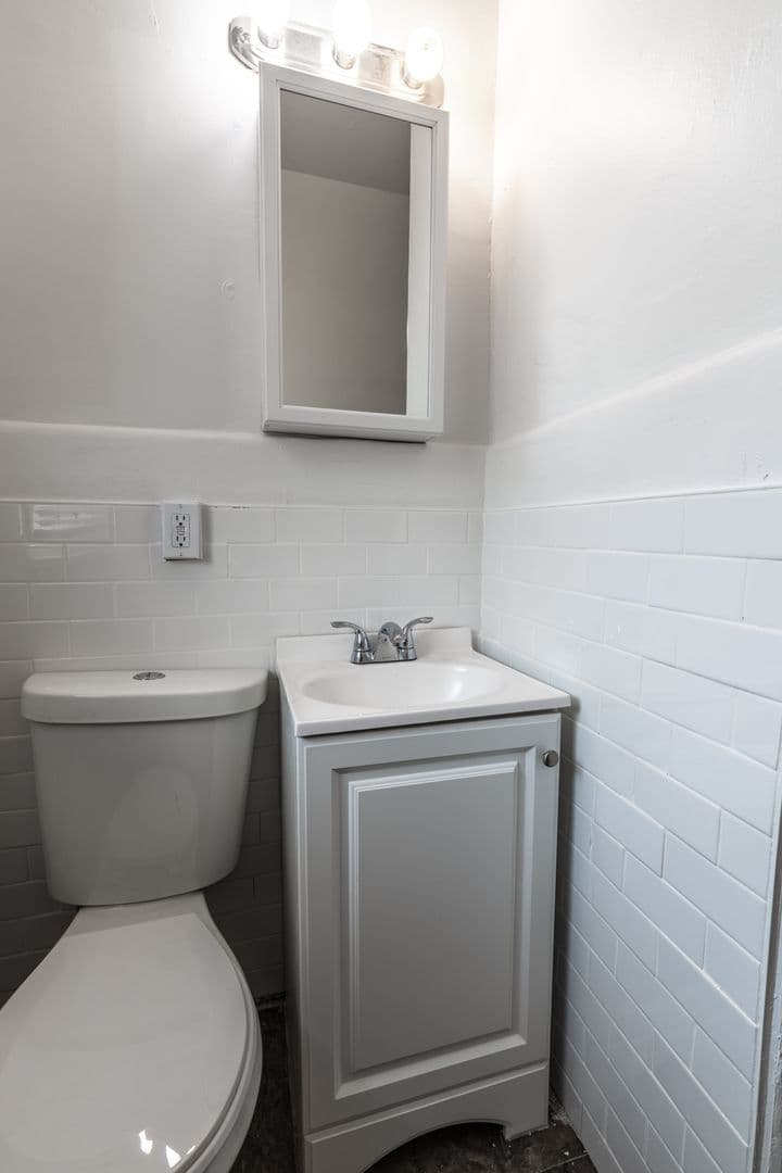 Pittsburgh Apartment: 519 North Euclid Avenue