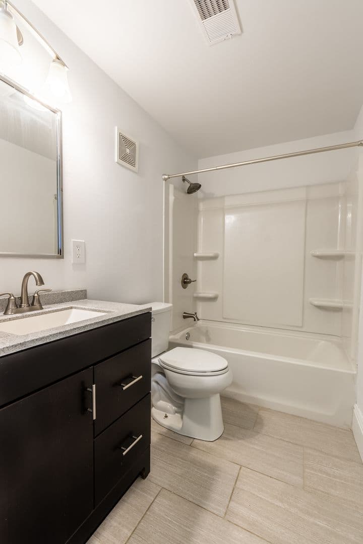 Pittsburgh Apartment: 1516 Warren Street