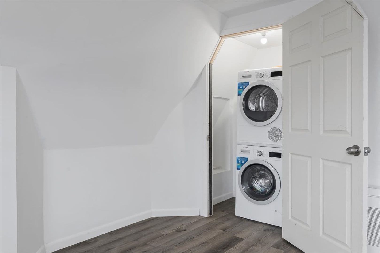 Pittsburgh Apartment: 612 North Saint Clair Street