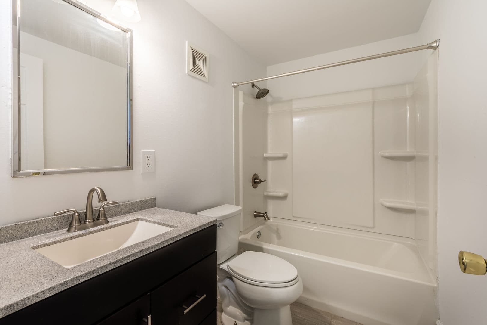 Pittsburgh Apartment: 1516 Warren Street