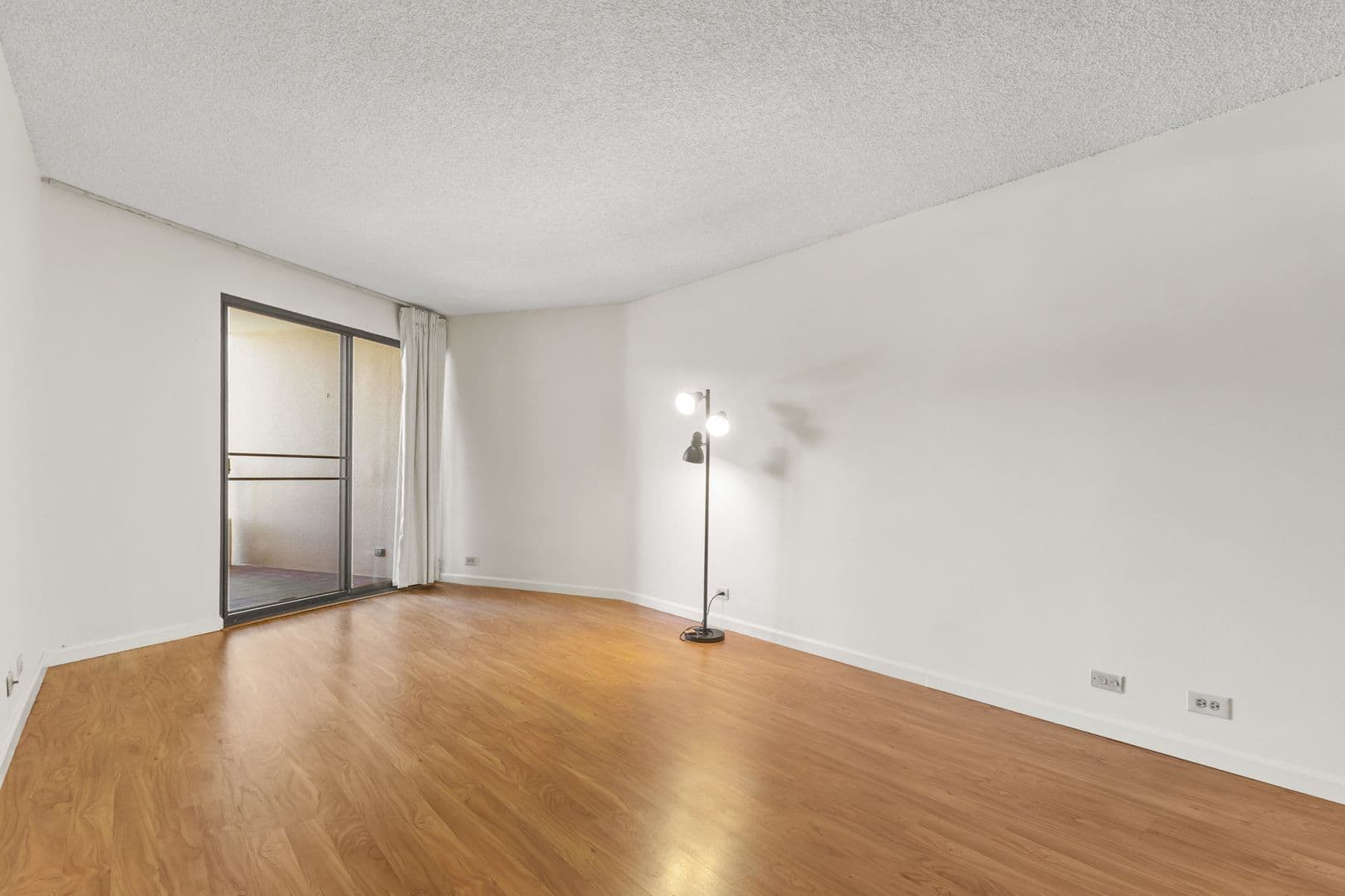Honolulu Condo: 555 Hahaione St