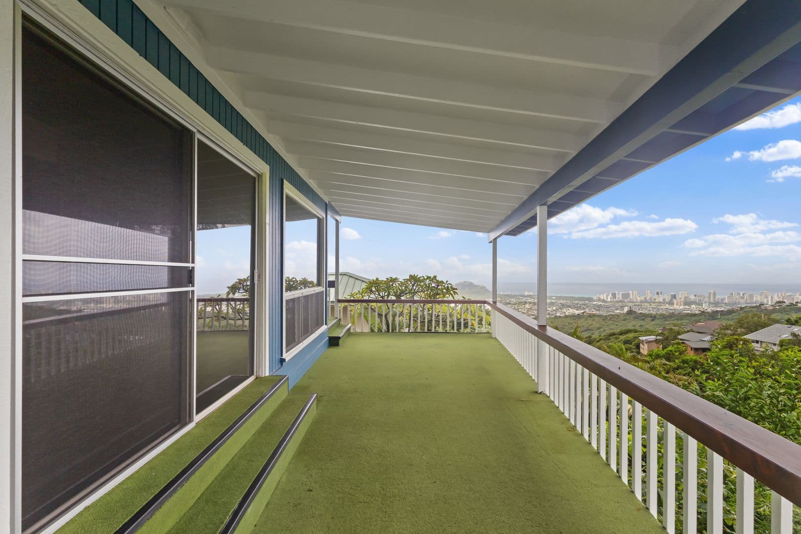 Honolulu House: 2218 Halekoa Dr