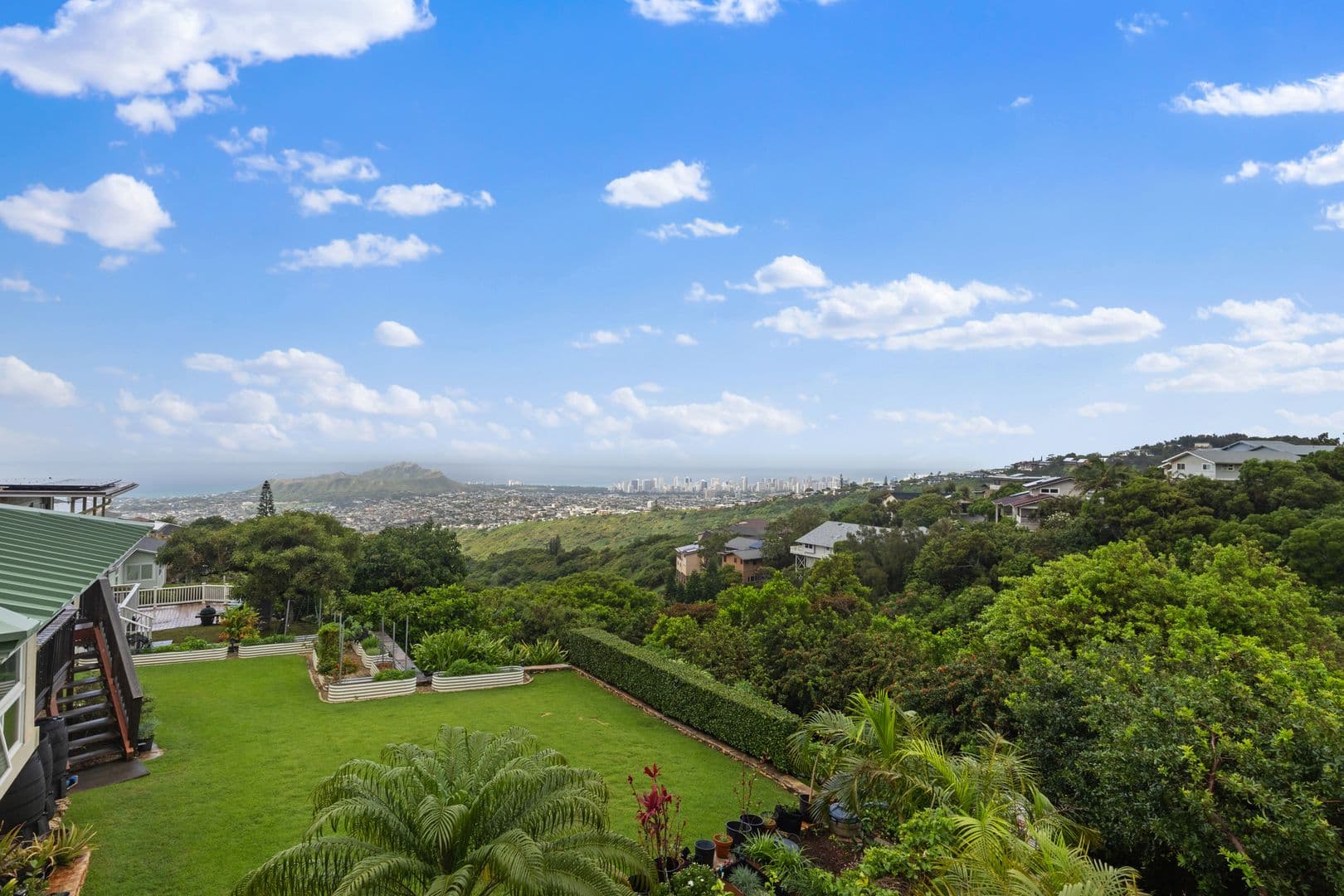 Honolulu House: 2218 Halekoa Dr