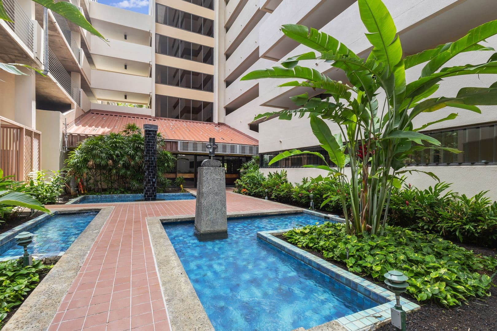 Honolulu Condo: 555 Hahaione St