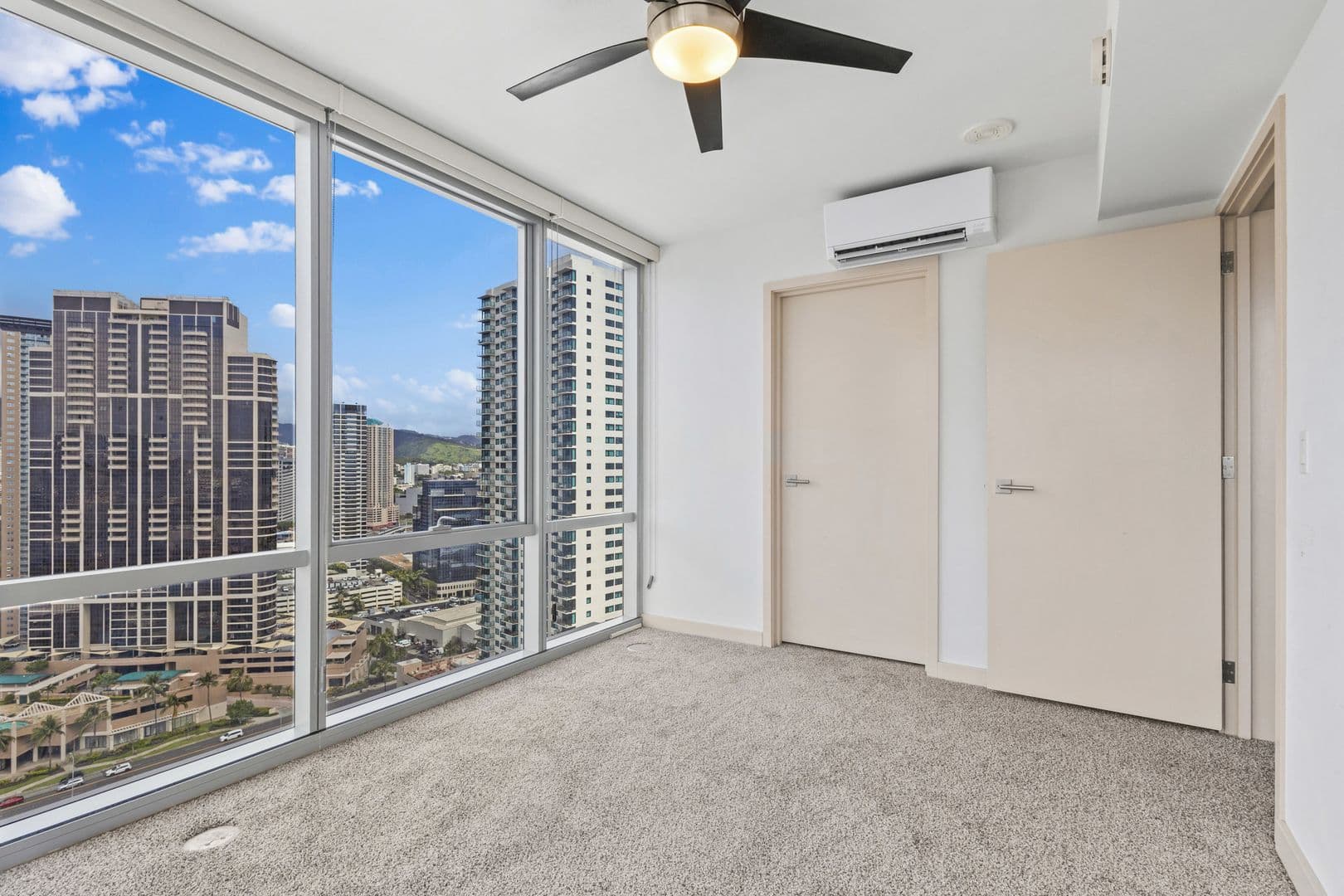 Honolulu Condo: 555 South St. Apt. 2711