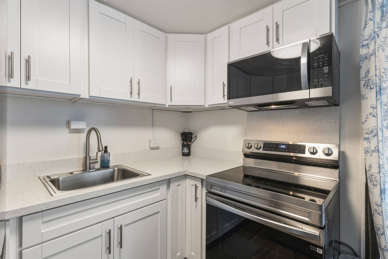 Honolulu Condo: 225 Queen Street