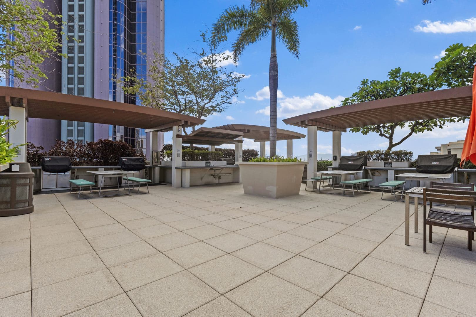 Honolulu Condo: 555 South St. Apt. 2711