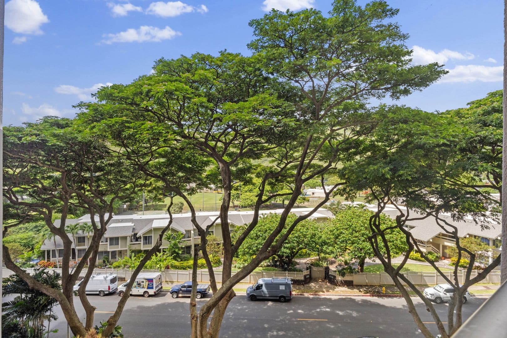 Honolulu Condo: 555 Hahaione St