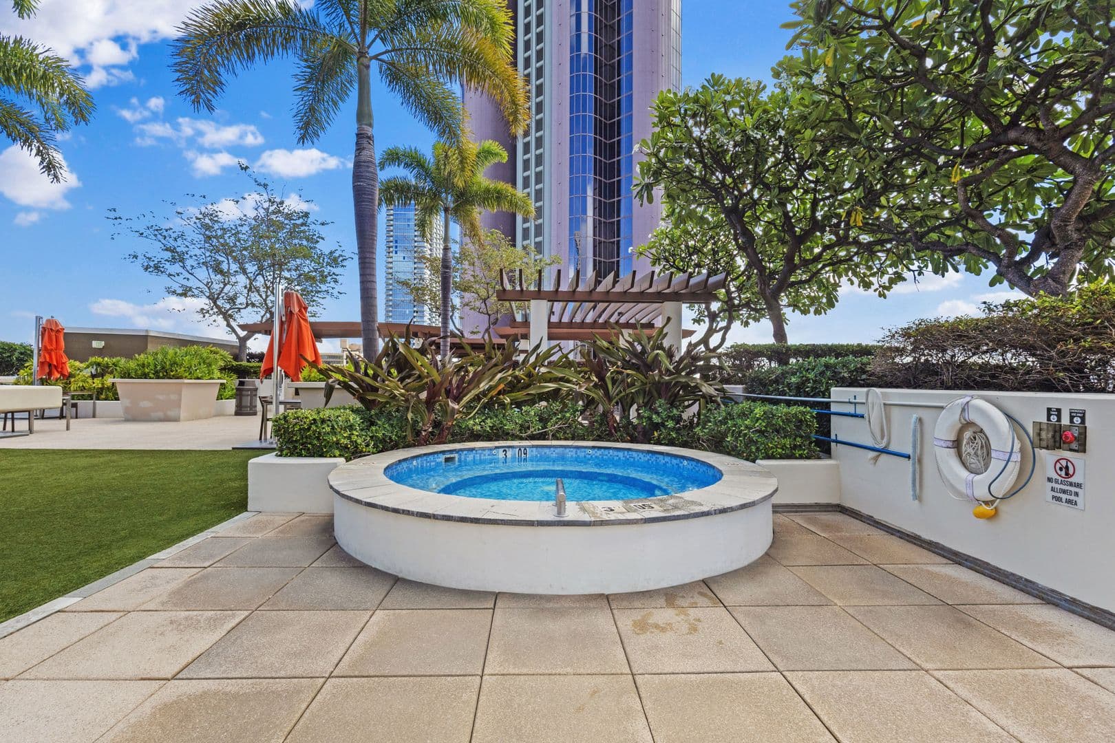 Honolulu Condo: 555 South St. Apt. 2711