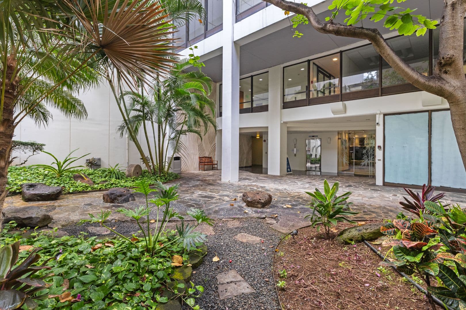 Honolulu Condo: 225 Queen Street