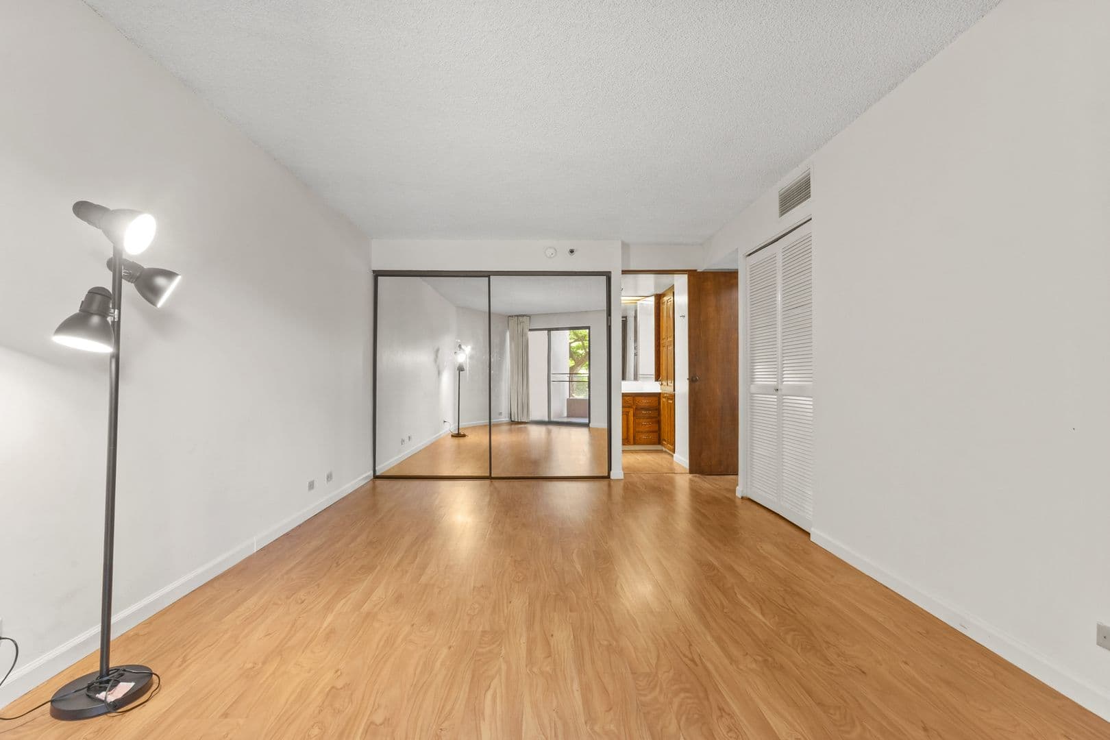 Honolulu Condo: 555 Hahaione St