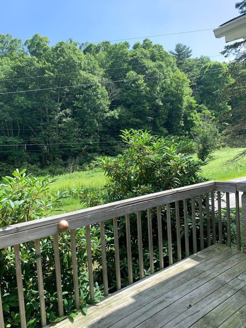 Blowing Rock House: 726 Middle Fork Road