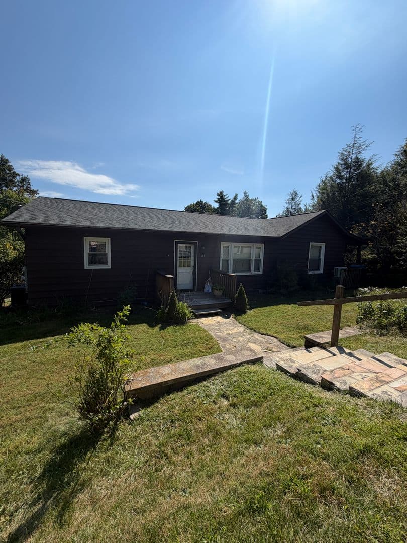 Blowing Rock Apartment: 401 Ransom Street
