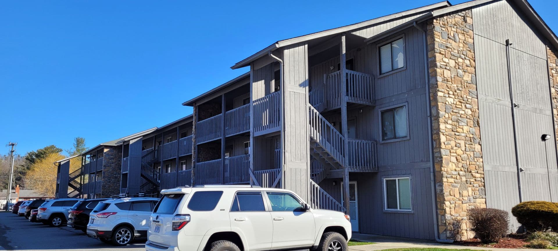 Boone Apartment: 475 Meadowview Drive