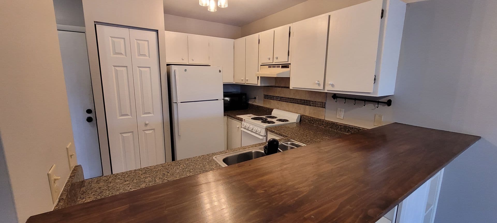 Boone Apartment: 523 Meadowview Drive