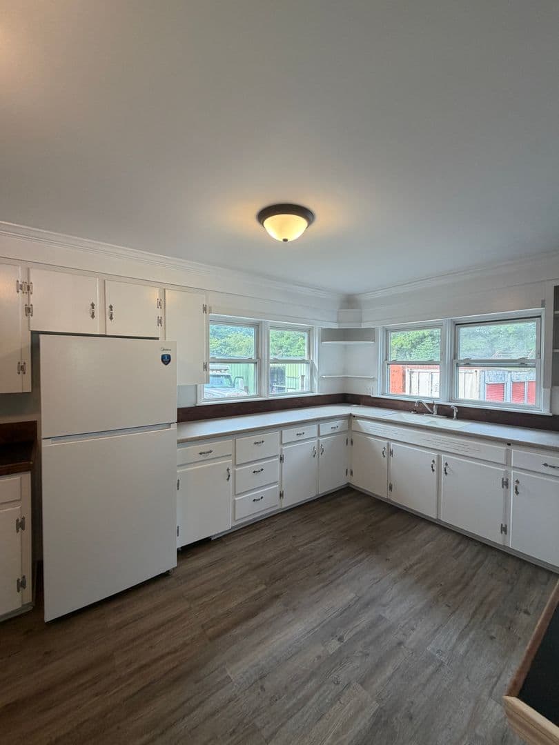 Boone House: 196 Perkinsville Drive
