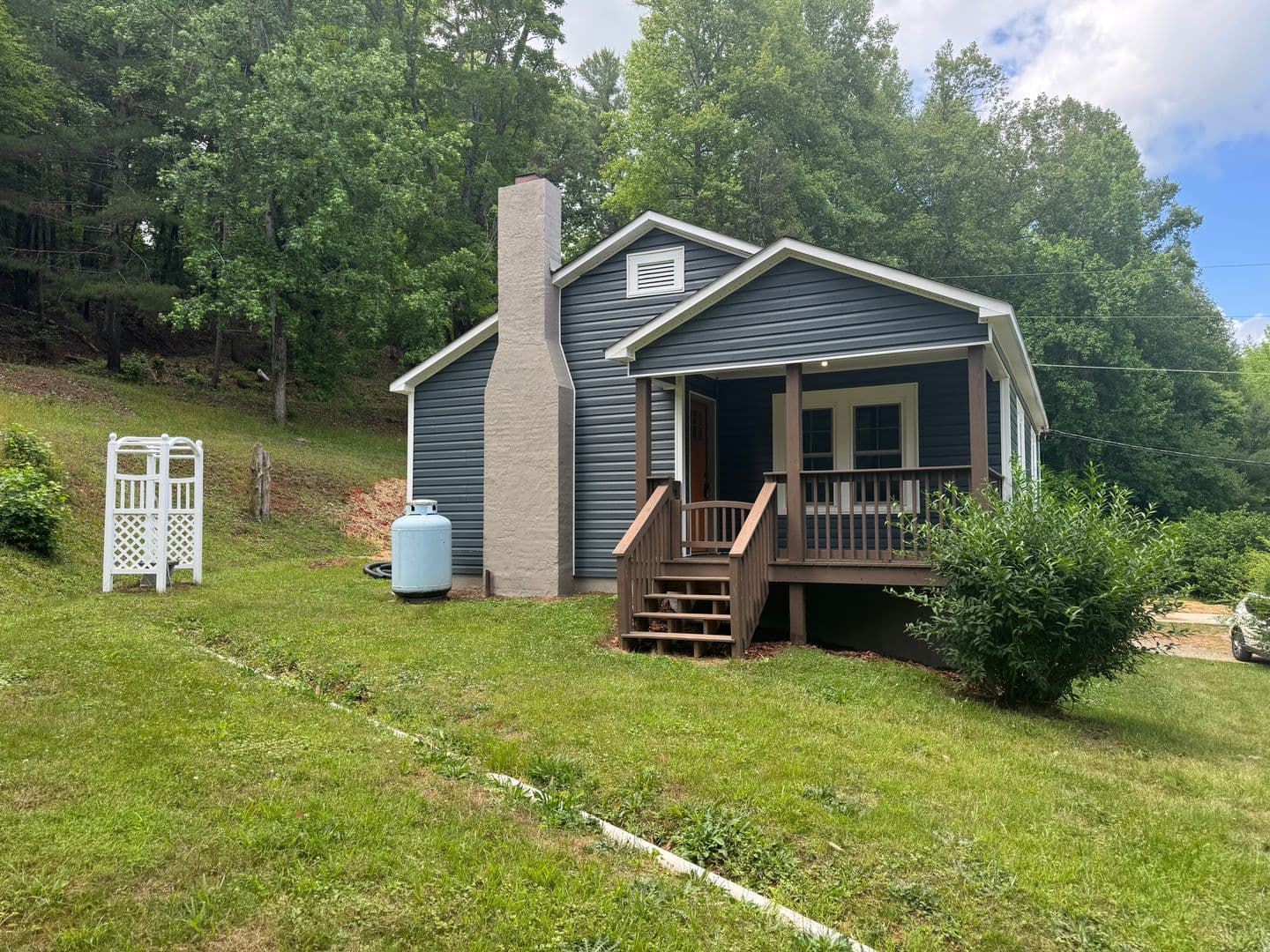 Lenoir House: 2050 Blowing Rock Blvd