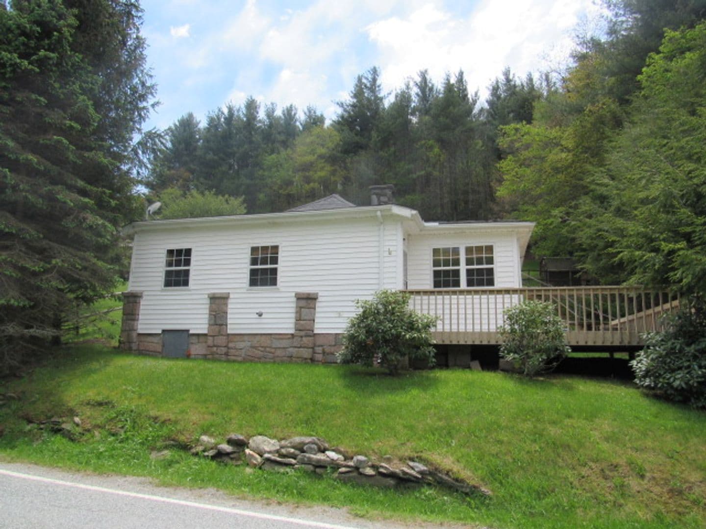 Blowing Rock House: 726 Middle Fork Road