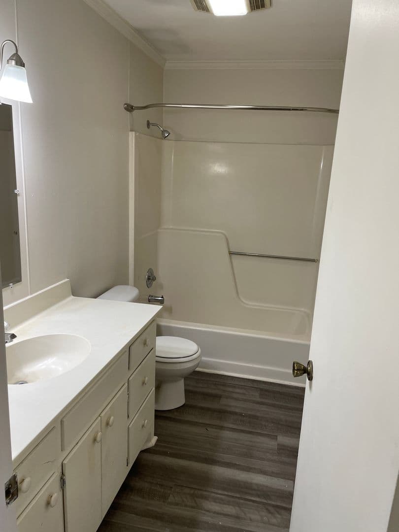 Vilas Apartment: 5015 US Hwy 421 N