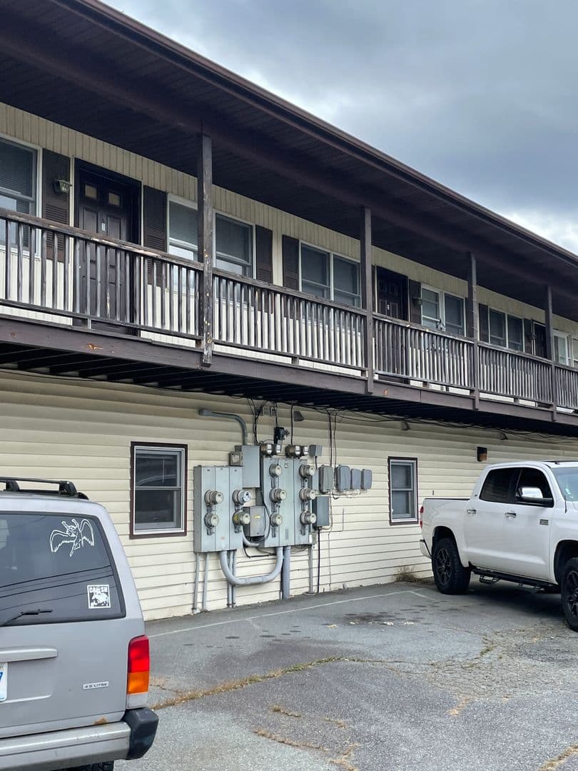 Vilas Apartment: 5015 US Hwy 421 N