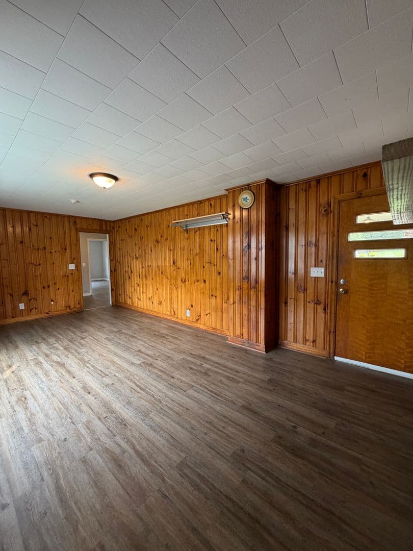 Boone House: 196 Perkinsville Drive
