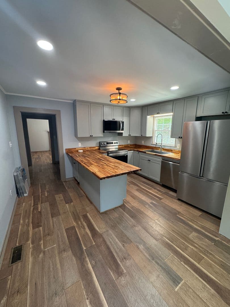 Lenoir House: 2050 Blowing Rock Blvd