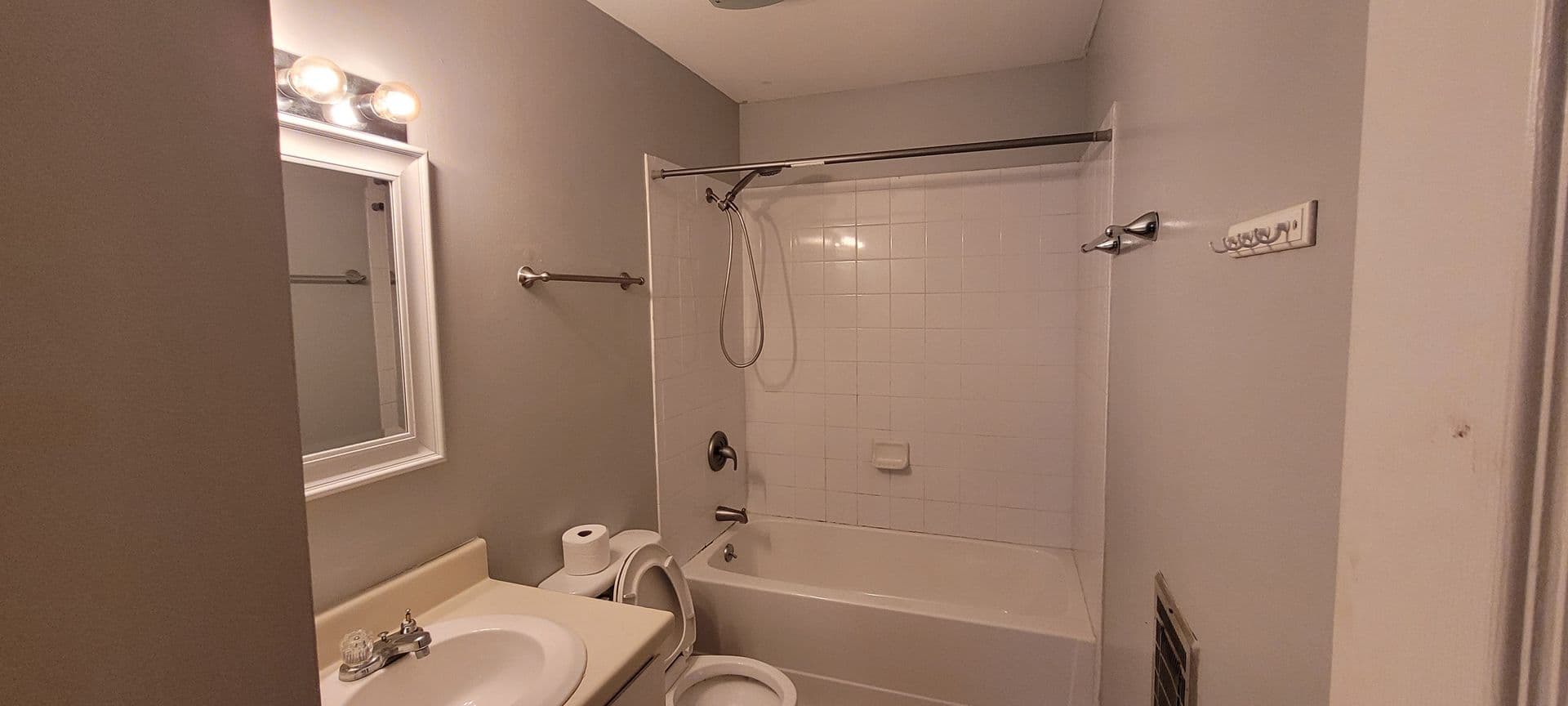 Boone Apartment: 523 Meadowview Drive