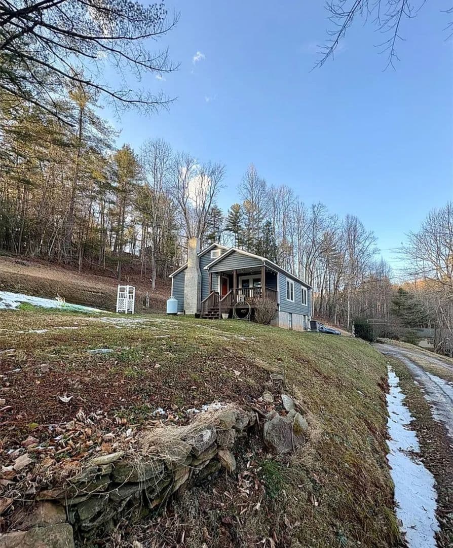 Lenoir House: 2050 Blowing Rock Blvd