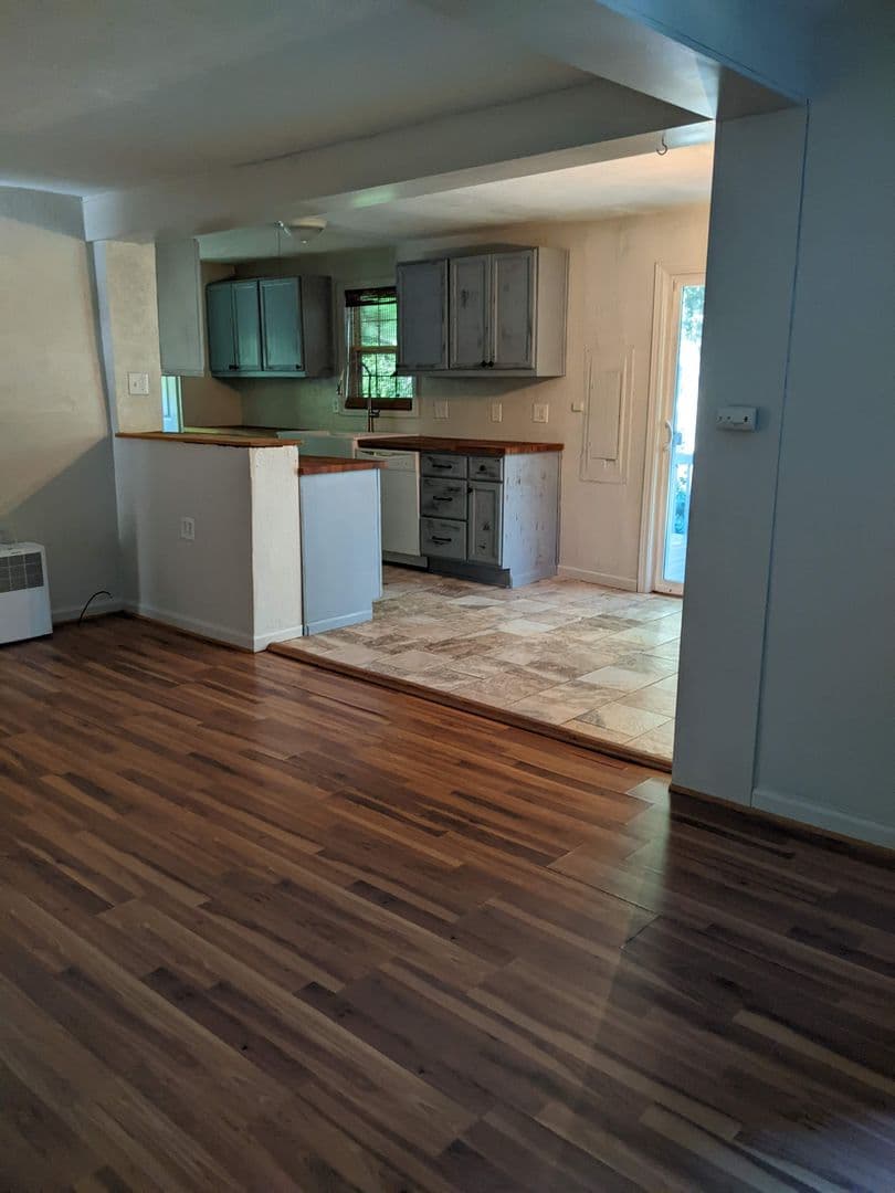 Blowing Rock House: 726 Middle Fork Road