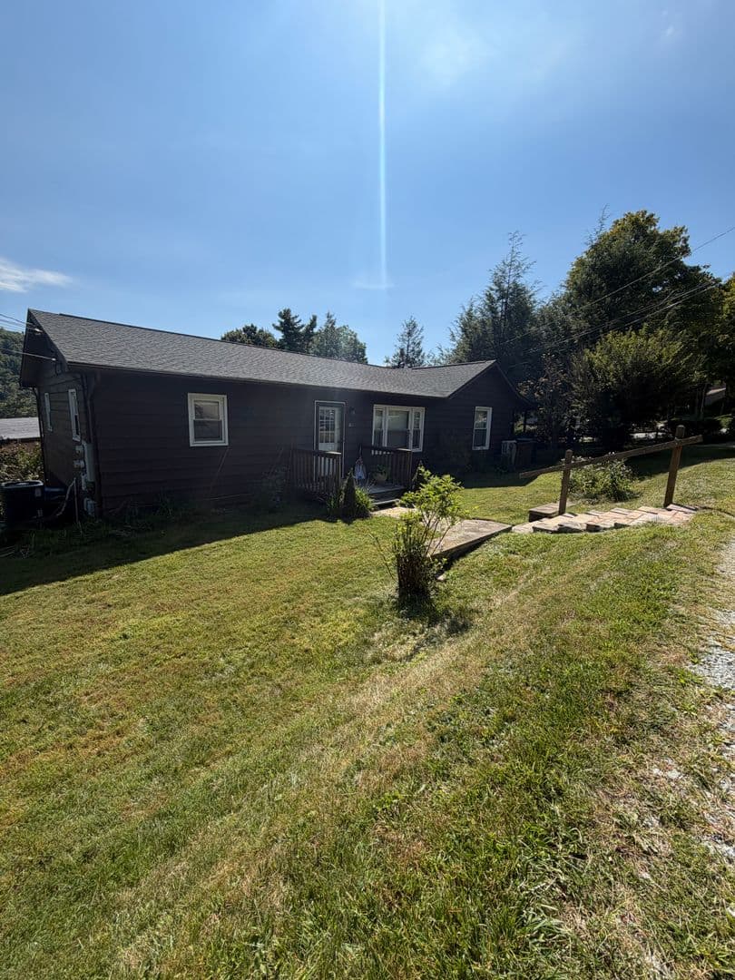 Blowing Rock Apartment: 401 Ransom Street