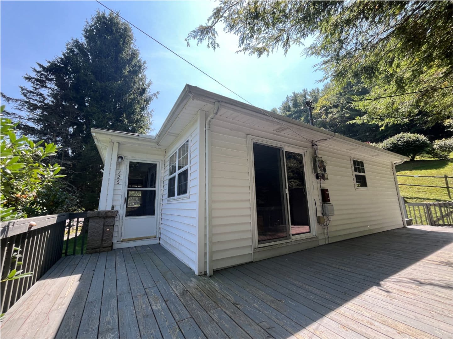 Blowing Rock House: 726 Middle Fork Road