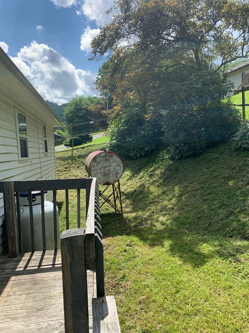 Blowing Rock House: 726 Middle Fork Road