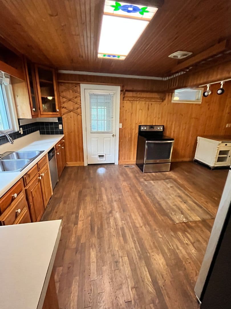 Boone House: 181 Jordan Drive