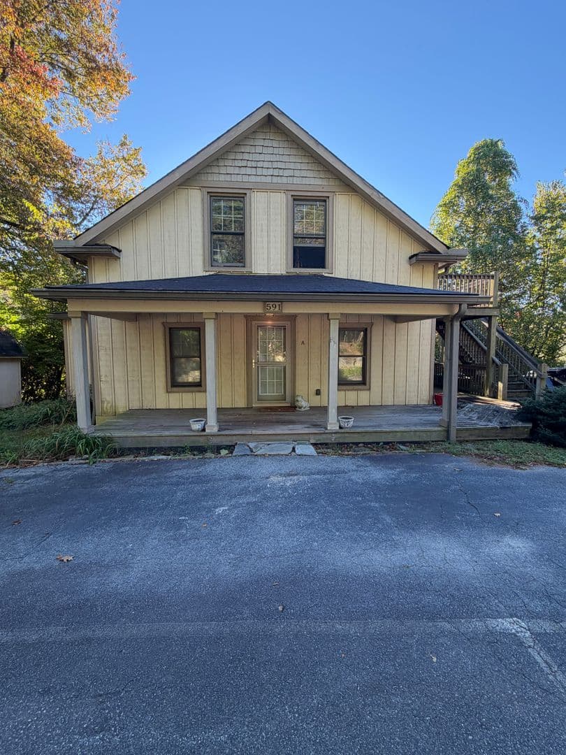 Blowing Rock Apartment: 591 Main Street