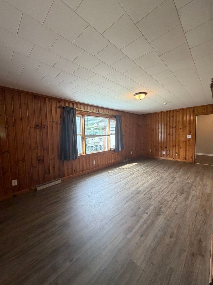 Boone House: 196 Perkinsville Drive