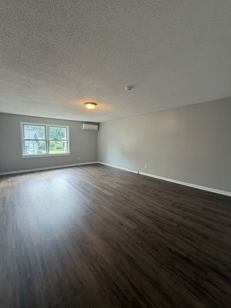 Boone House: 196 Perkinsville Drive