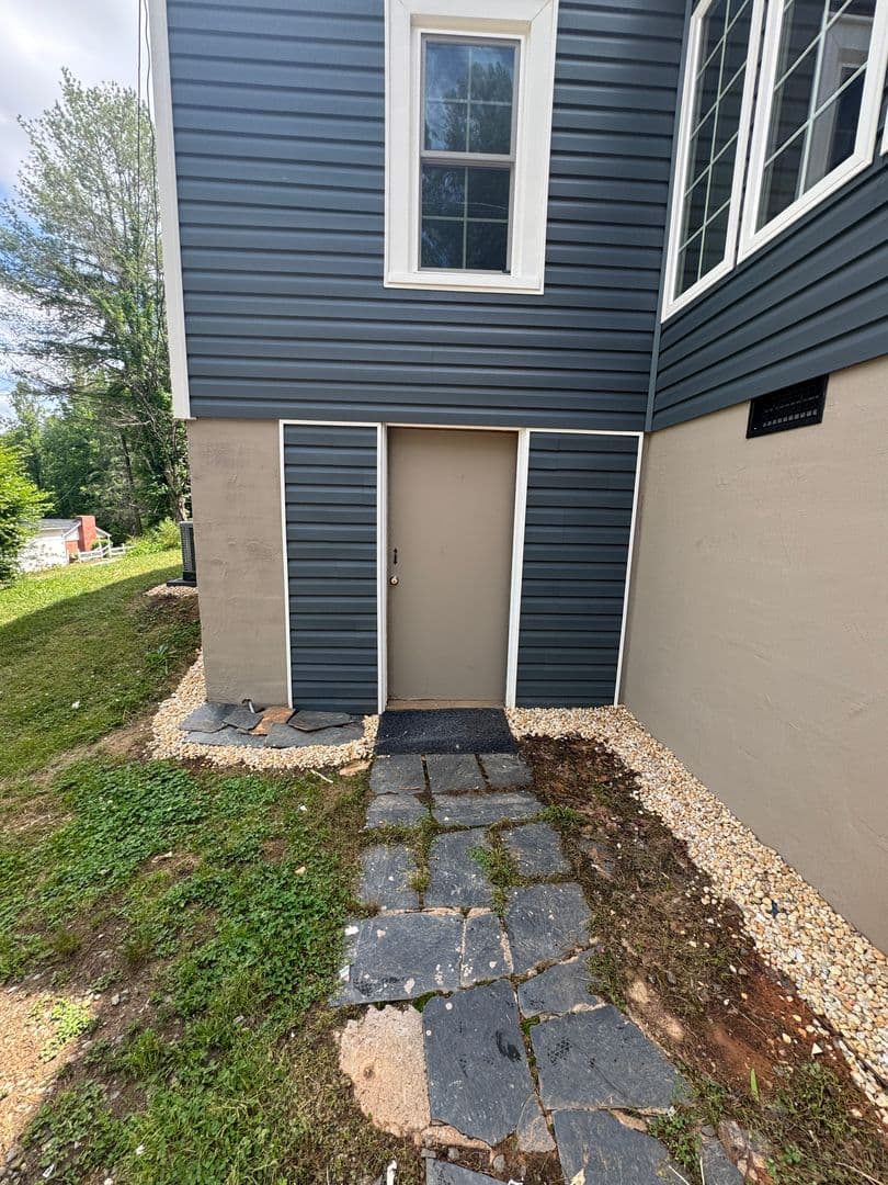Lenoir House: 2050 Blowing Rock Blvd